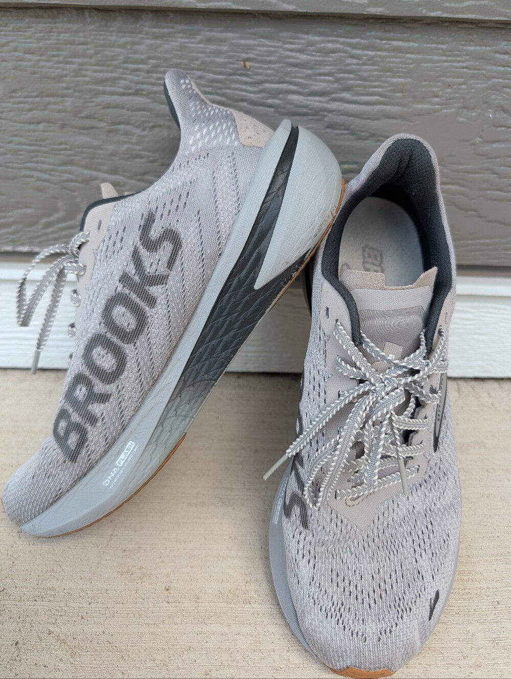 Brooks Hyperion 2 Gray Alloy Black Performance Running Shoes Men's.  Size 8.5